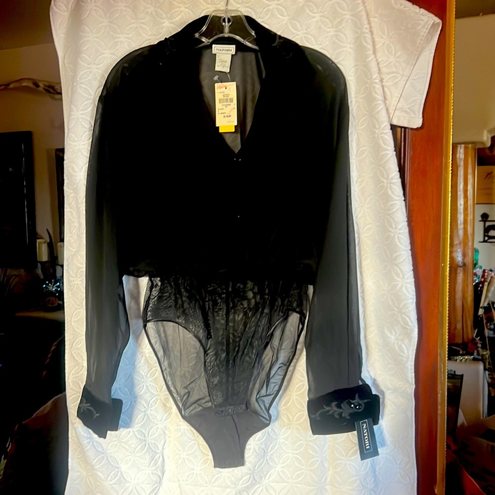 Natori Stunning Top